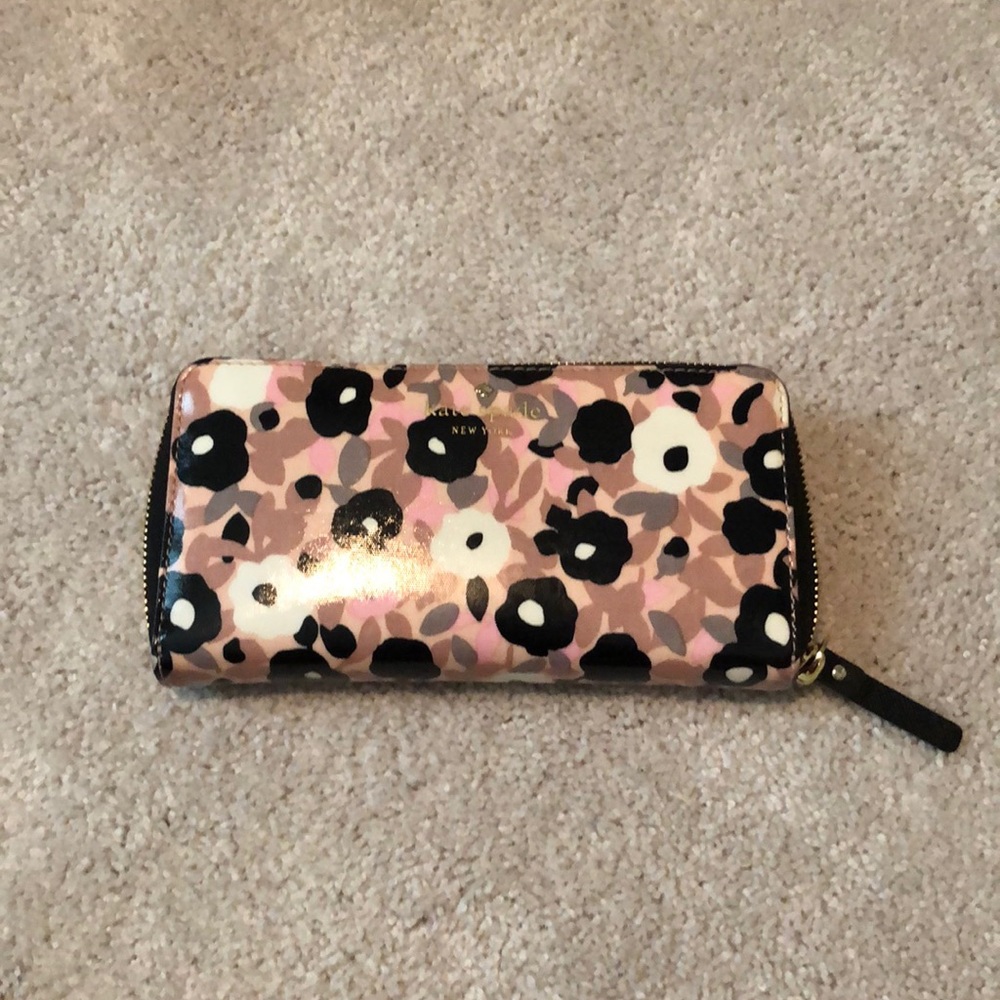 Kate Spade Wallet Good Condition